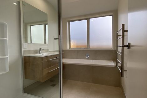 Photo of property in 5 Maraeariki Avenue, Orewa, 0931