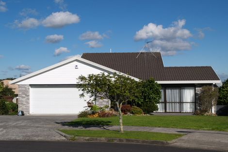 Photo of property in 2/12 The Green, Golflands, Auckland, 2013