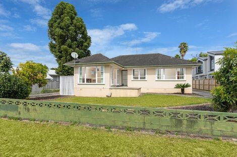 Photo of property in 12 Montmere Avenue, Te Atatu Peninsula, Auckland, 0610