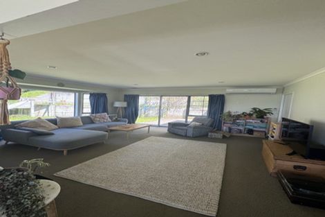 Photo of property in 36b Tamworth Crescent, Newlands, Wellington, 6037