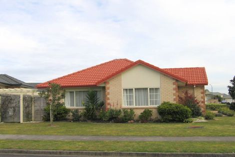 Photo of property in 5 Delmont Close, East Tamaki Heights, Auckland, 2016