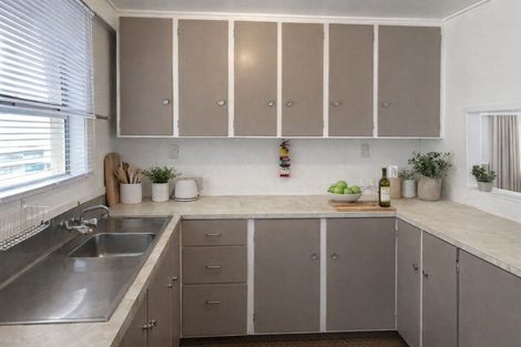 Photo of property in 5 Hawker Street, Mount Victoria, Wellington, 6011