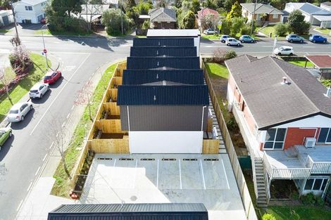 Photo of property in 2/2a Mantra Road, Massey, Auckland, 0614