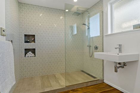 Photo of property in 119 Matipo Road, Te Atatu Peninsula, Auckland, 0610