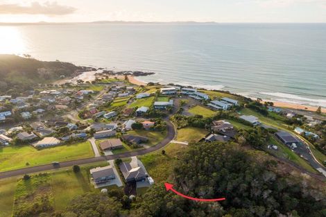 Photo of property in 28 Dudley Crescent, Cable Bay, 0420