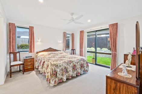 Photo of property in 18 Sycamore Drive, Sunnynook, Auckland, 0620