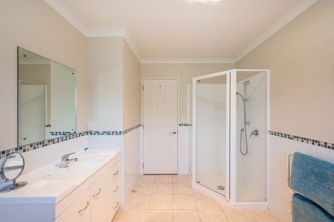Photo of property in 5 Holcombe Drive, Paraparaumu, 5032