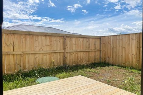 Photo of property in 8 Ihi Place, Karaka, 2578