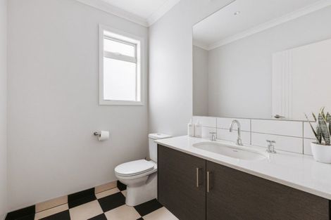 Photo of property in 40 Broadwater Close, Pyes Pa, Tauranga, 3112