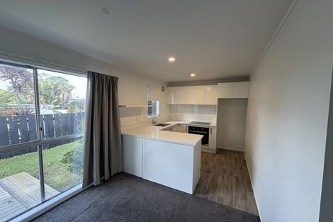 Photo of property in 3/109a Te Atatu Road, Te Atatu South, Auckland, 0610