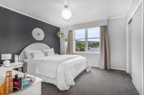 Photo of property in 4 Lane Crescent, Tawa, Wellington, 5028