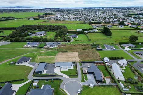 Photo of property in 28 Glenda Place, Seaward Bush, 9812