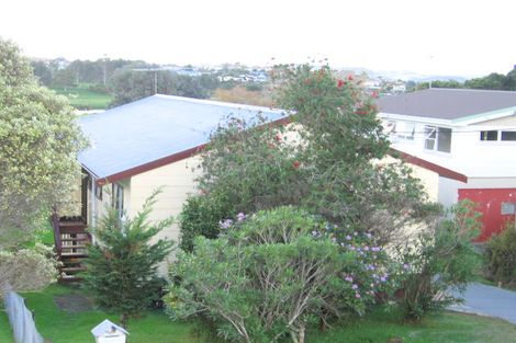 Photo of property in 84 Whangaparaoa Road, Red Beach, 0932