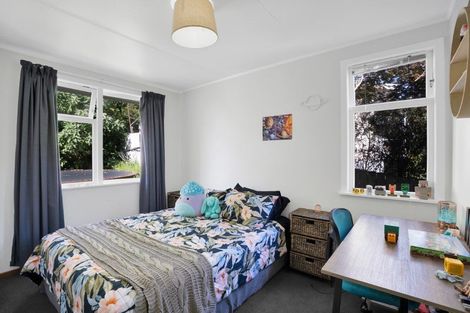 Photo of property in 13 Brixham Place, Merrilands, New Plymouth, 4312