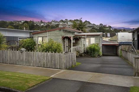 Photo of property in 30 Pioneer Road, Moturoa, New Plymouth, 4310