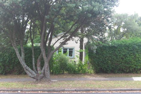 Photo of property in 11 Lynwood Road, New Lynn, Auckland, 0600