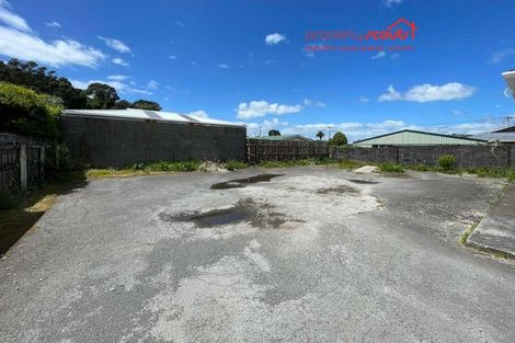 Photo of property in 4 Simons Street, Moturoa, New Plymouth, 4310