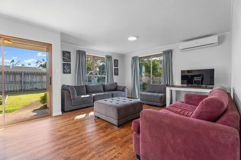 Photo of property in 1/3 Tyrian Close, Half Moon Bay, Auckland, 2012
