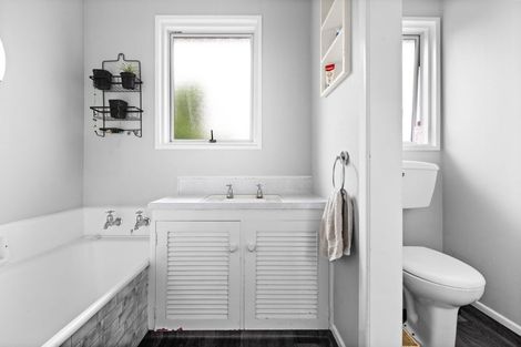 Photo of property in 4 Lerwick Street, Tamatea, Napier, 4112