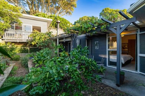 Photo of property in 94 Messenger Terrace, Oakura, 4314
