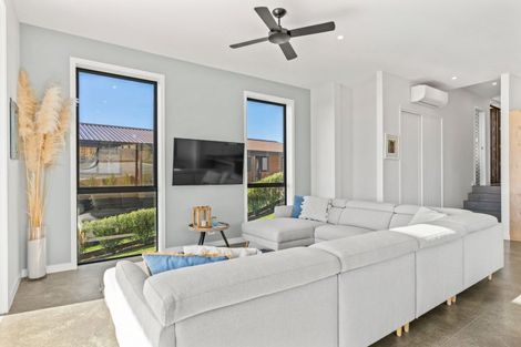 Photo of property in 10 Solar Way, Langs Beach, 0582