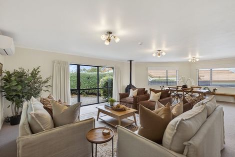 Photo of property in 15 Sandel Rise, Merrilands, New Plymouth, 4312