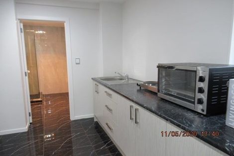 Photo of property in 5 Fernhaven Place, Massey, Auckland, 0614