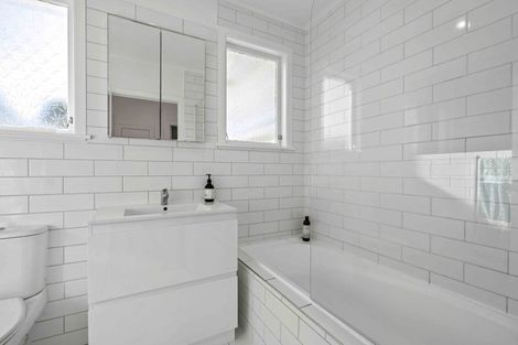 Photo of property in 24 Tramway Road, Beach Haven, Auckland, 0626