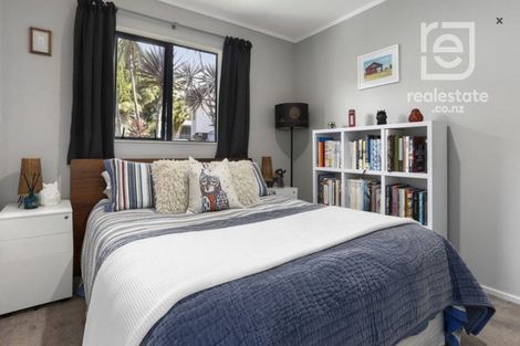 Photo of property in 17 Longview Rise, Massey, Auckland, 0614