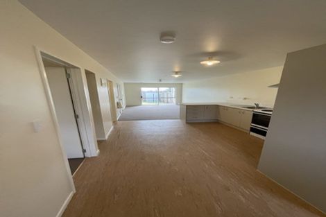 Photo of property in 2/242 Great North Road, Henderson, Auckland, 0612