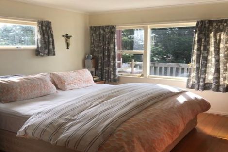 Photo of property in 1/1 Nea Place, Hillcrest, Auckland, 0627