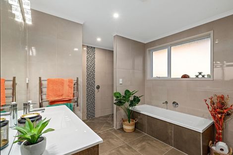 Photo of property in 15 Kohia Way, Huapai, Kumeu, 0810