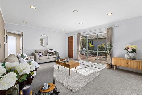Photo of property in 18 Edgeworth Road, Glenfield, Auckland, 0629