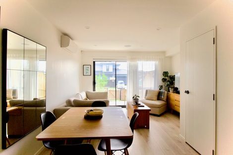 Photo of property in 5/1a Royal View Road, Te Atatu South, Auckland, 0610