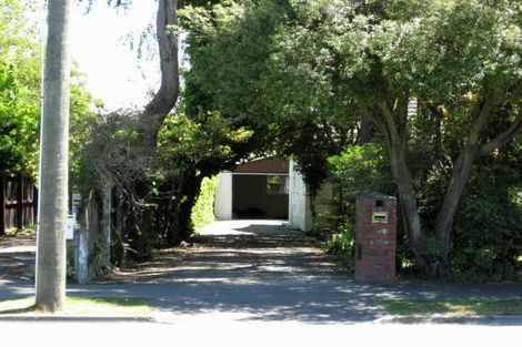 Photo of property in 215 Avonhead Road, Avonhead, Christchurch, 8042