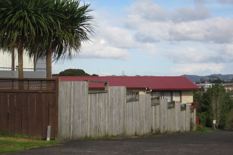 Photo of property in 1/45 Taioma Crescent, Te Atatu Peninsula, Auckland, 0610