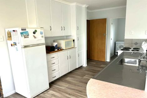 Photo of property in 4 Mokau Place, Terrace End, Palmerston North, 4410