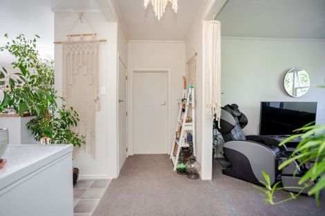 Photo of property in 28 Fox Street, Woodville, 4920