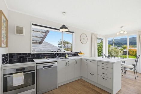 Photo of property in 30a Coates Street, Tawa, Wellington, 5028