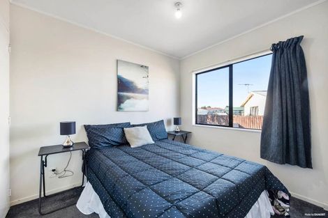 Photo of property in 2/5 Volta Place, Clendon Park, Auckland, 2103