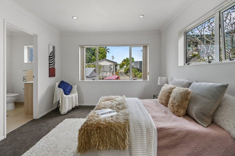 Photo of property in 58 Blanes Road, Weymouth, Auckland, 2103