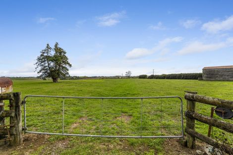 Photo of property in 155 Cross Road, Lepperton, New Plymouth, 4373