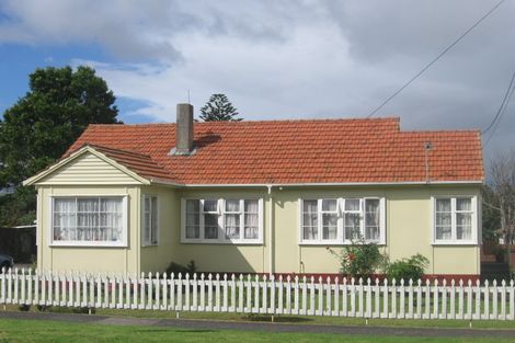 Photo of property in 2 Fruitvale Road, New Lynn, Auckland, 0600