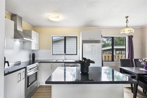 Photo of property in 1/12 Aurea Avenue, Pakuranga, Auckland, 2010