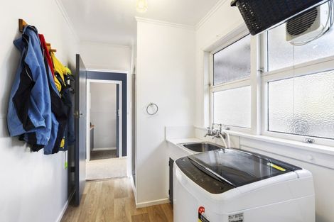 Photo of property in 52 Queens Road, Glen Avon, New Plymouth, 4312