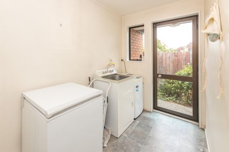 Photo of property in 2/215 Memorial Avenue, Burnside, Christchurch, 8053