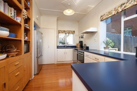 Photo of property in 102 Norfolk Street, Saint Clair, Dunedin, 9012