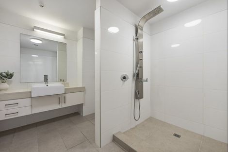 Photo of property in 10/48 Marine Parade, Mount Maunganui, 3116
