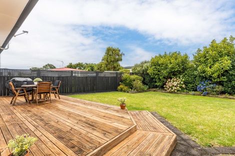 Photo of property in 15a Naumai Place, Spotswood, New Plymouth, 4310