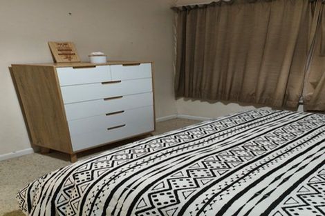 Photo of property in 10 Bishop Street, Green Bay, Auckland, 0604